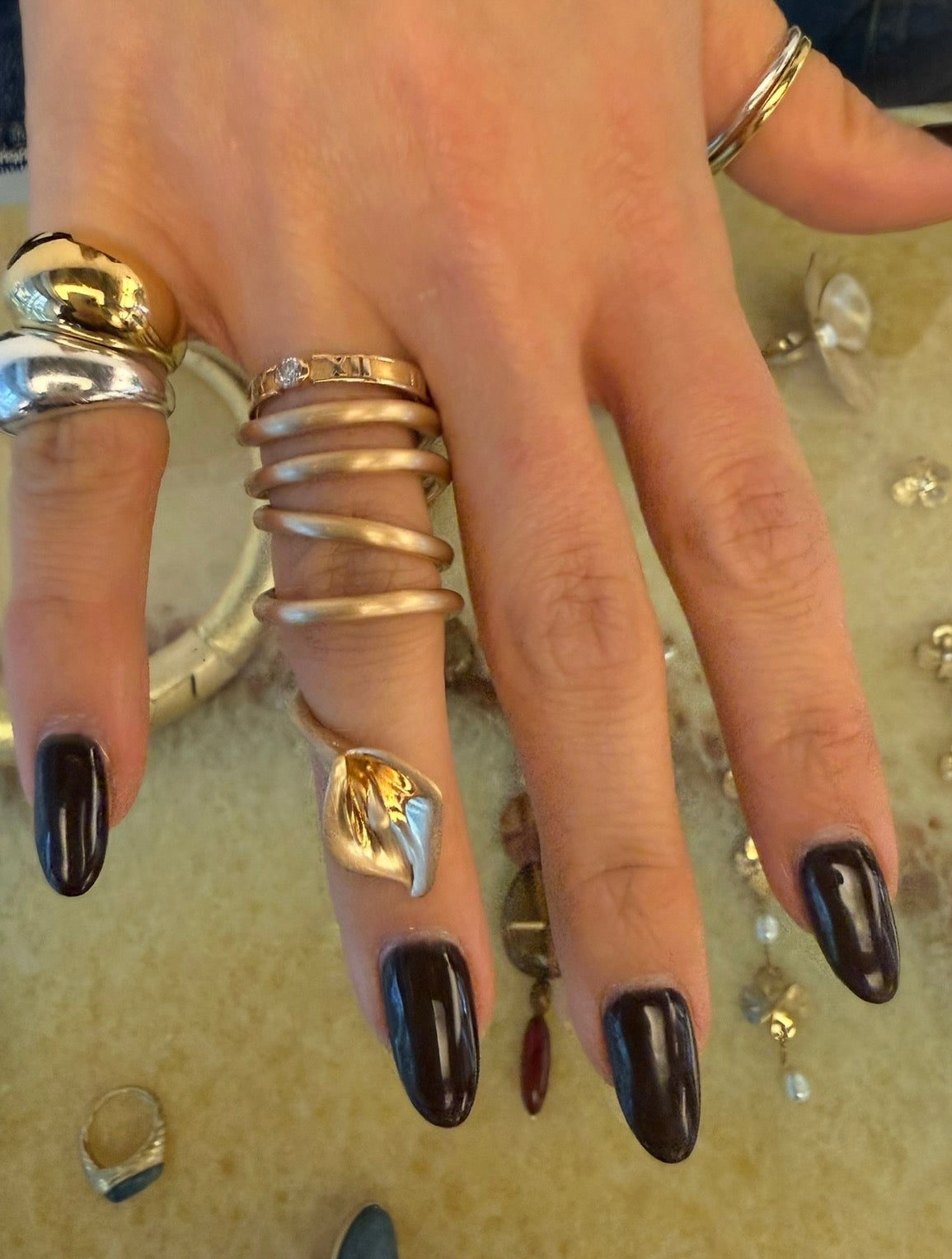 Calla lily wavy ring in gold brass finish

