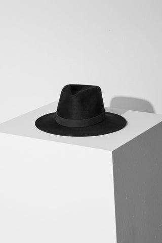 Janessa Leoné - Hat Carrier - Black